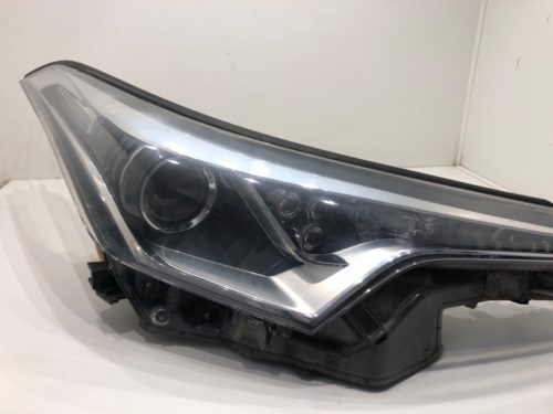 Toyota C-HR Jobb első lámpa, fényszóró 81110-F4030-00