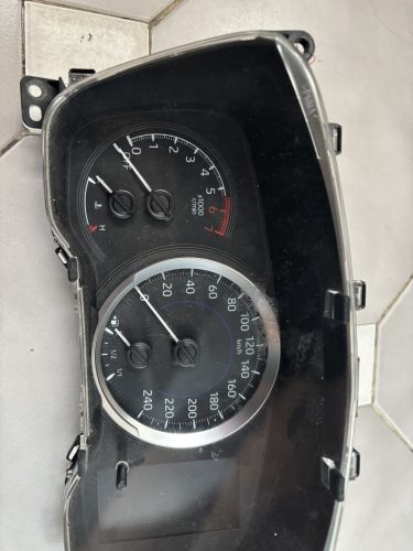 Toyota Corolla E210 km óracsoport 83800-FE180