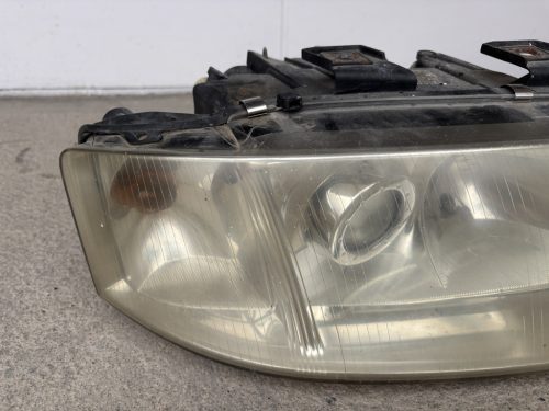 Audi A6 C5 jobb oldali halogén fényszóró, lámpa