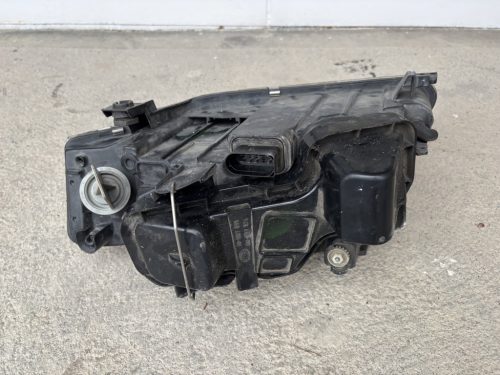Audi A6 C5 jobb oldali halogén fényszóró, lámpa
