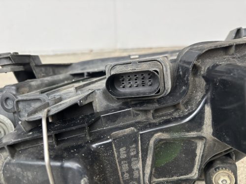 Audi A6 C5 jobb oldali halogén fényszóró, lámpa