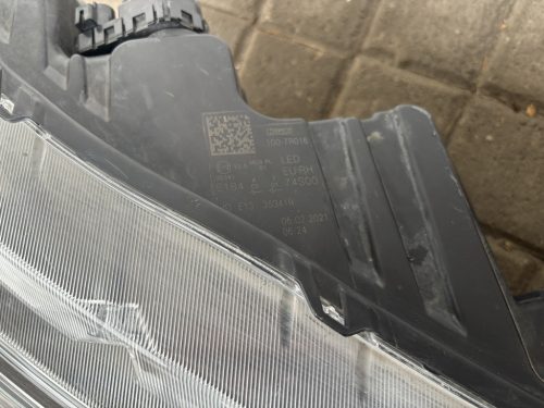 Suzuki Vitara (LY) jobb fényszóró, lámpa 100-7R016