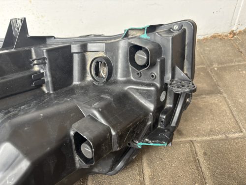 Suzuki Vitara (LY) jobb fényszóró, lámpa 100-7R016