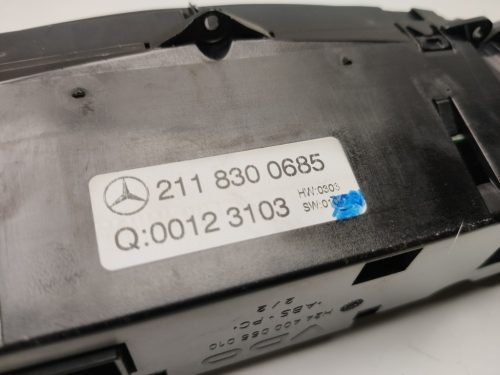 Mercedes Benz E-Osztály W211 Fűtéskapcsoló, klímapanel 2118300685