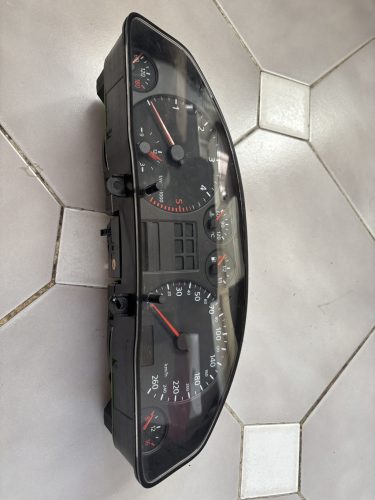 Audi A6 C5 1.9 TDI km óracsoport 4B0919860E
