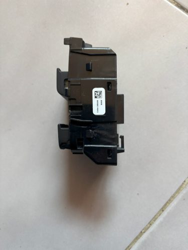 Tesla Model 3 Facelift bal első ablakemelő kapcsoló 108103702G