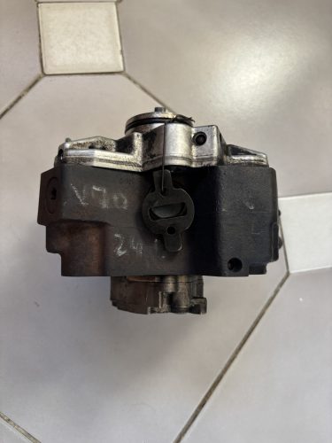 Volvo S60 I V70 II 2.4 D magasnyomású pumpa 8642778