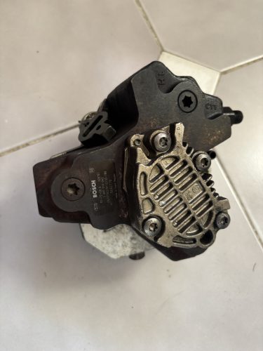 Volvo S60 I V70 II 2.4 D magasnyomású pumpa 8642778