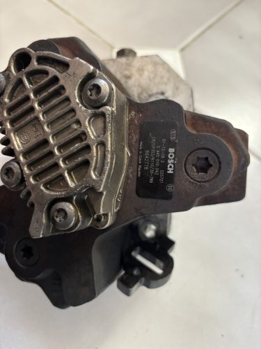 Volvo S60 I V70 II 2.4 D magasnyomású pumpa 8642778