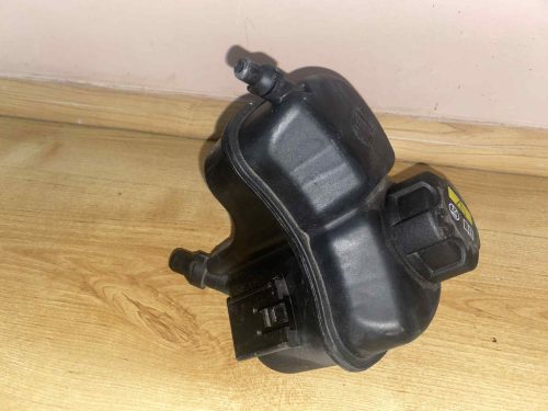 BMW i3 i4 kiegyenlítő tartály 18779811 8610653