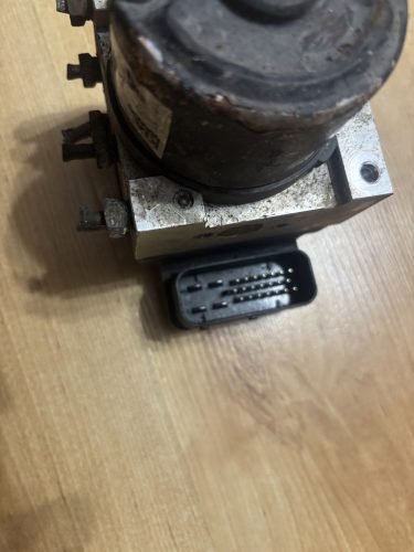 Kia Carens III ABS kocka 58920-1D100