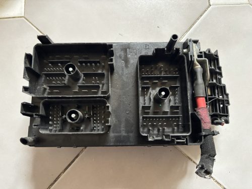 Opel Zafira C, Astra J biztosítéktábla 13368644