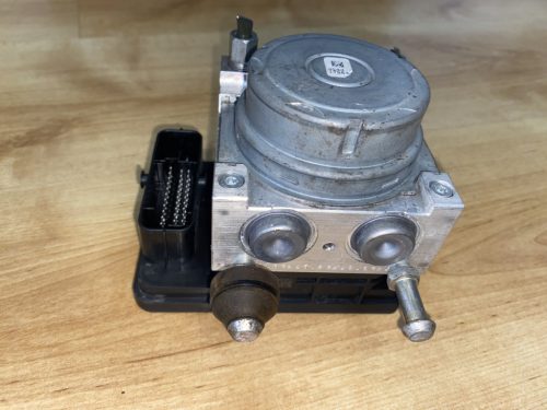 Suzuki Baleno ABS kocka 56110-69PA