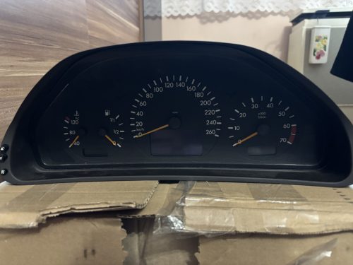 Mercedes-Benz CLK W208 km óracsoport A2085405611