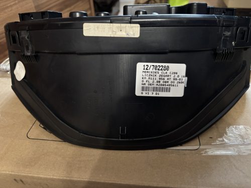 Mercedes-Benz CLK W208 km óracsoport A2085405611