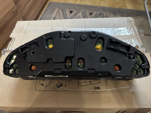 Mercedes-Benz CLK W208 km óracsoport A2085405611