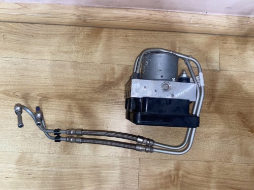 Tesla Model 3 ABS kocka 104474500B