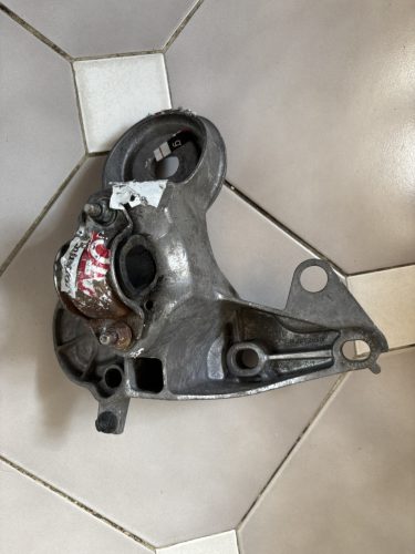 Audi A6 C6 Jobb első motortartó bak 4F0199352N