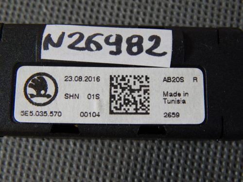Volkswagen Arteon, Passat B8 rádió antenna erősítő 5E5035570