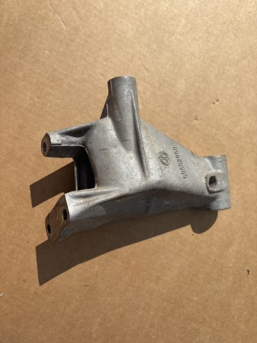 Alfa Romeo 156, 145, 146 motortartó alubak 60602860
