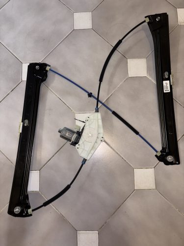 Volkswagen Touran III jobb első elektromos ablakemelő 5TA837462A