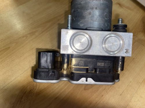 Peugeot 208-E ABS kocka 9837686180