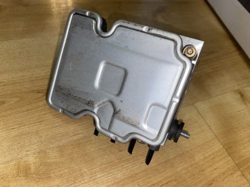 Peugeot 208-E ABS kocka 9837686180