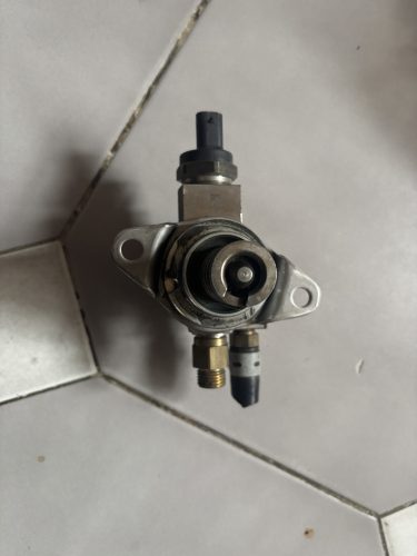 Volkswagen Golf VI, Passat B7 magasnyomású pumpa 03C127026E