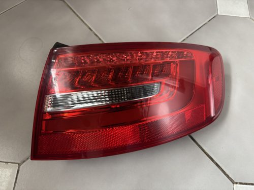 Audi A4 B8 Avant jobb hátsó lámpa 8K9945096D