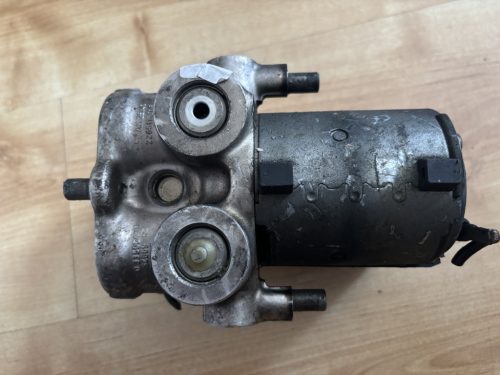 Mercedes-Benz C-osztály W202, E-osztály W124 ABS kocka 0265200043