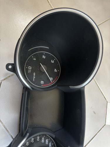 Alfa Romeo Stelvio km óracsoport 50559283