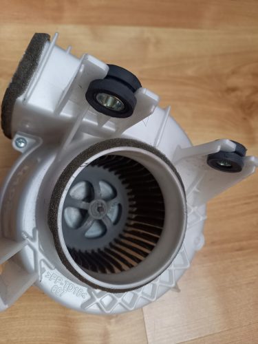 Toyota Prius (XV30) akkumulátor hűtő ventilátor G9230-76010