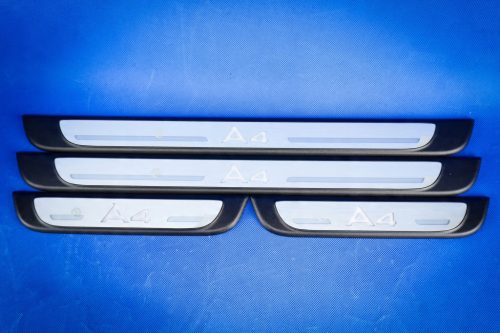 Audi A4 új, gyári világítós küszöbdíszléc 8K0071300