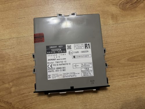 Toyota RAV 4 (XA40) kessy modul 8999042070 