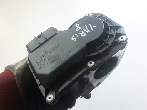 Toyota Yaris Fojtószelep 2203047040