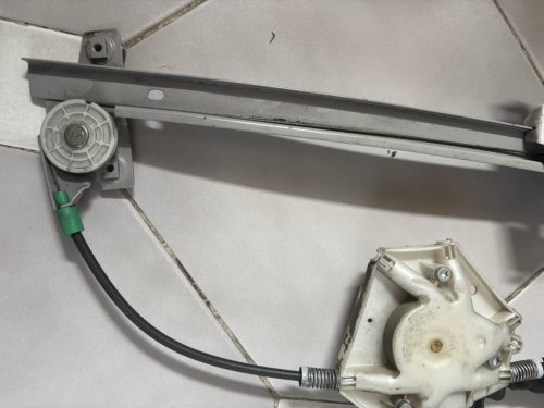Volvo S40, V40 bal első elektromos ablakemelő 113137101