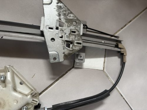 Volvo S40, V40 bal első elektromos ablakemelő 113137101
