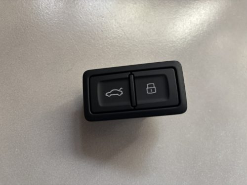 Audi S3 A3 8Y csomagtér ajtó nyitó kapcsoló 4G0959831D