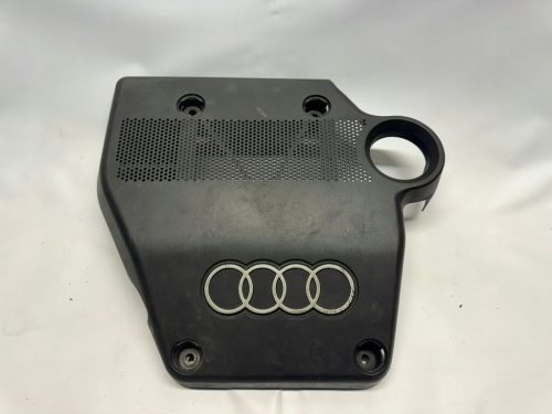 Audi A3 8L Motorburkolat 06B103925D
