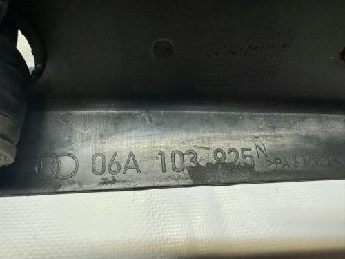 Audi A3 8L Motorburkolat 06B103925D