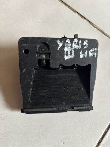 Toyota Yaris III sávtartó kamera 88181-0D020