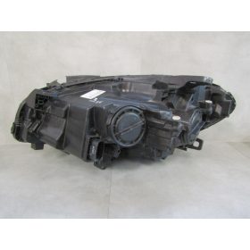 Mercedes-Benz B W246 W242 Jobb első lámpa A2468205461