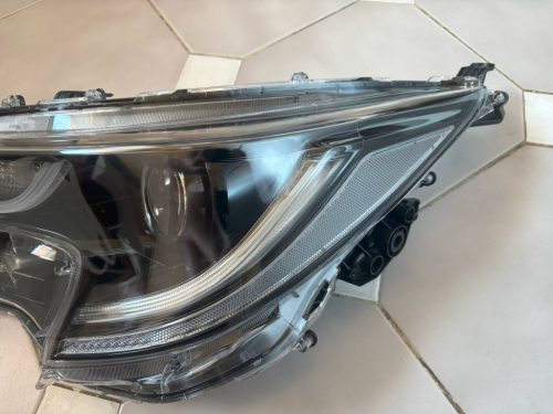 Toyota Corolla E210 bal első fényszóró 81150-02S70