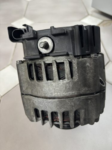 BMW 5 F10 F11 N57B30B generátor 8515754