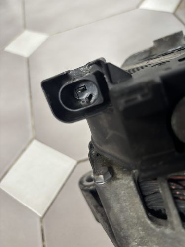 BMW 5 F10 F11 N57B30B generátor 8515754