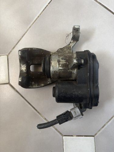 Toyota Corolla E210, C-HR bal hátsó féknyereg 46310-F4011