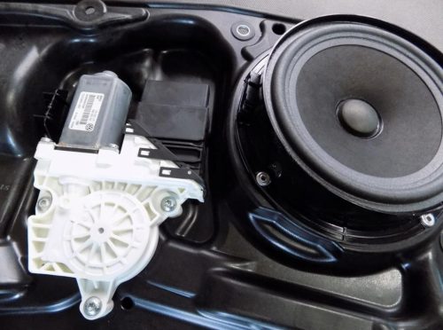 Volkswagen Tiguan II bal hátsó elektromos ablakemelő 5N0839729R