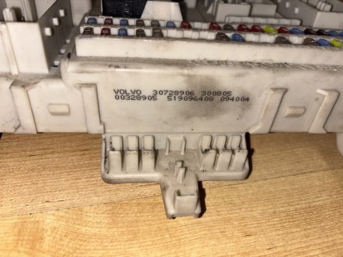 Volvo V50 BSI modul, biztosítéktábla 30728906
