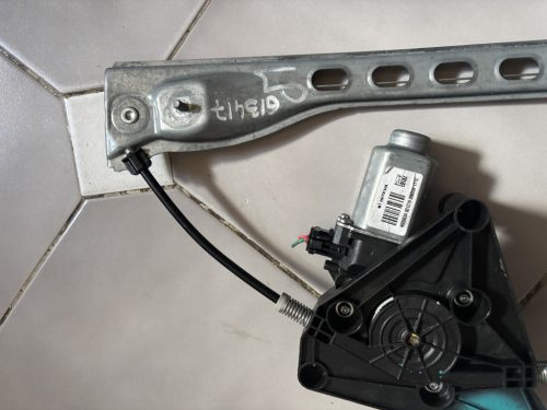 Toyota Aygo AB40 bal első elektromos ablekemelő 698200H031