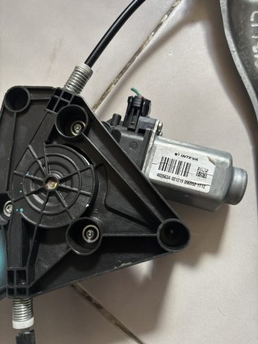 Toyota Aygo AB40 bal első elektromos ablekemelő 698200H031